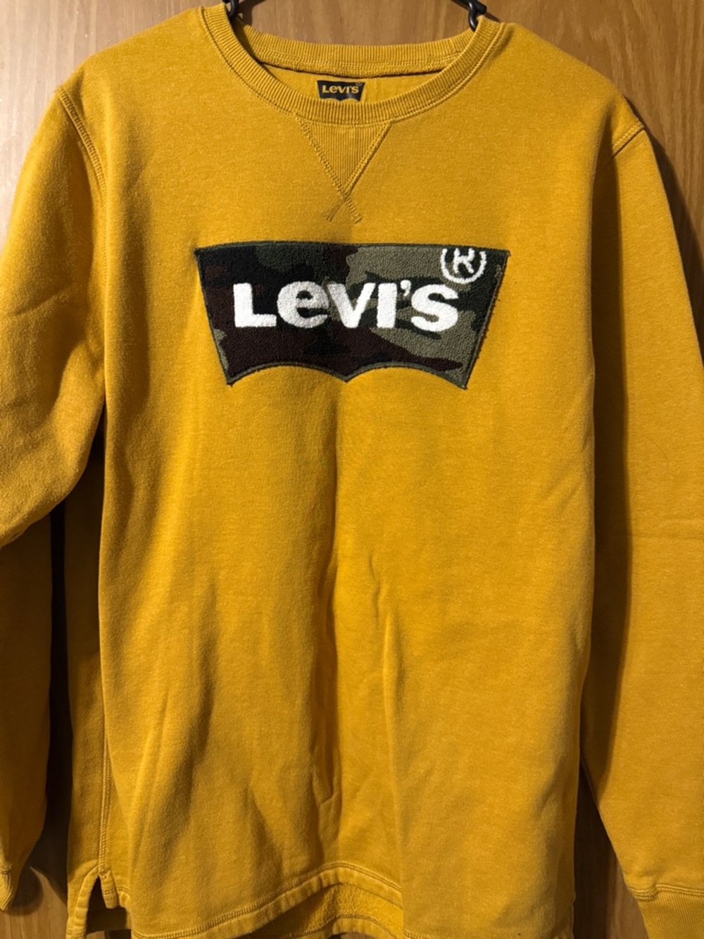 Levi's Men's Large Mustard Yellow Crewneck with Camo Logo